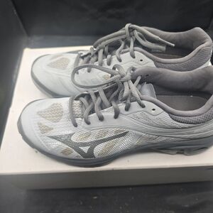 Mizuno Gray Athletic Shoes